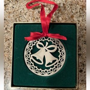 Vintage Lenox White Porcelain Christmas Yuletide Ornament Bells With Bow In Box